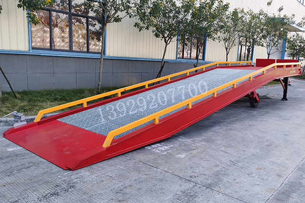 【登車橋】移動(dòng)式登車橋所具備的3大特點(diǎn)