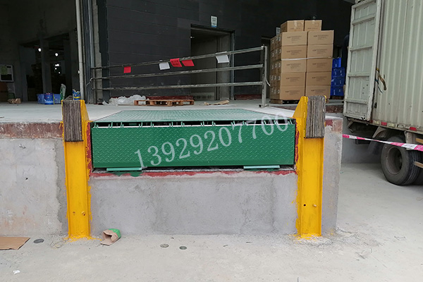 深圳普聯(lián)貨臺高度調(diào)節(jié)板案例