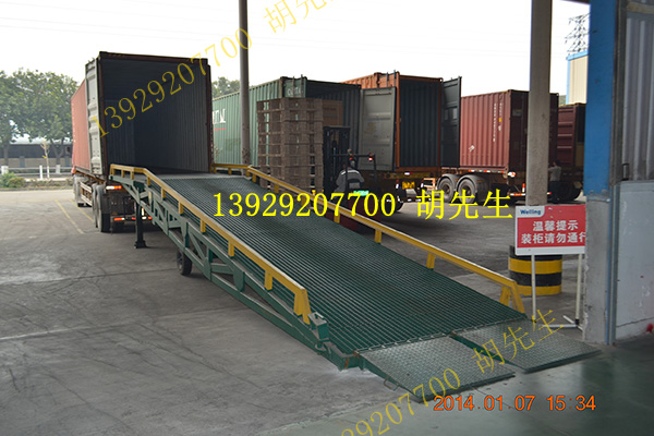 市面上兩萬(wàn)多移動(dòng)式登車橋與我公司叁萬(wàn)多移動(dòng)式登車橋區(qū)別